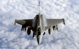 Une photo d'un Rafale prise le 30 mars 2011 lors d'une action militaire en Libye (Crédit : GERARD JULIEN / AFP)