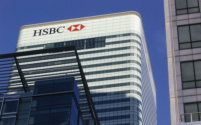 Immeuble de la banque HSBC en Angleterre (Crédit : Barry Caruth/Wikimedia commons/CC BY SA 2.0)