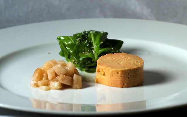 Illustration d'un plat de foie d'oie (Crédit : Luigi Anzivino/Wikimedia commons/)