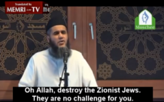 Capture d’écran de l'imam danois appelant à l'éimination des Juifs (Crédit : YouTube/MEMRI)