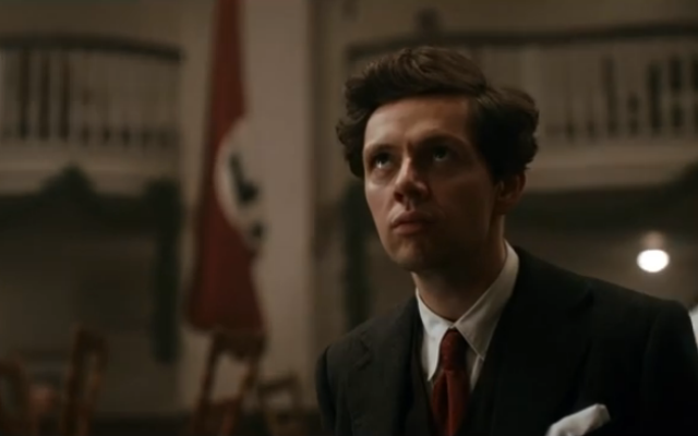 Christian Friedel dans le film Elser (Crédit : Capture d'écran YouTube) Christian Friedel dans le film Elser (Crédit : Capture d'écran YouTube)