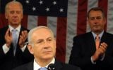 Benjamin Netanyahu reçoit une ovation de la part du vice-président Joe Biden et du président de la Chambre, John Boehner lors d'un discours au Congrès prononcé le 24 mai 2011. (Crédit : Avi Ohayon / GPO / Flash90)