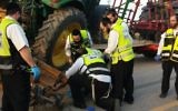 Les secouristes sur les lieux de l'accident à Lehavim - 3 février 2015 (Crédit : Flash 90)