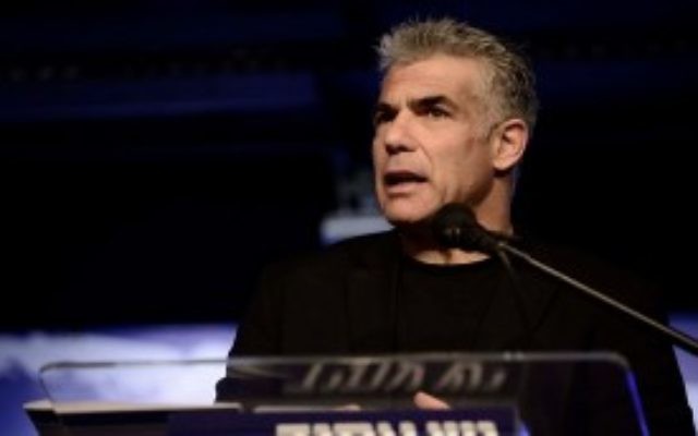 Yair Lapid, président de Yesh Atid ,le 11 février 2015. (Crédit : Tomer Neuberg/Flash90)