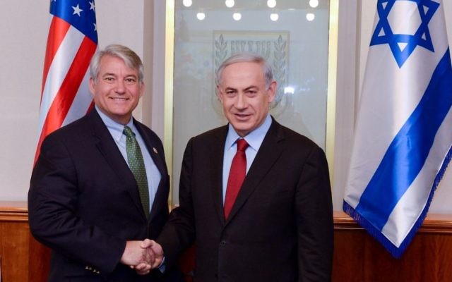 Rencontre entre le Premier ministre Benjamin Netanyahu et le républicain Dennis Ross au bureau du Premier ministre à Jérusalem le 17 février 2015 (Crédit : Haim Zach/GPO) Rencontre entre le Premier ministre Benjamin Netanyahu et le républicain Dennis Ross au bureau du Premier ministre à Jérusalem le 17 février 2015 (Crédit : Haim Zach/GPO)