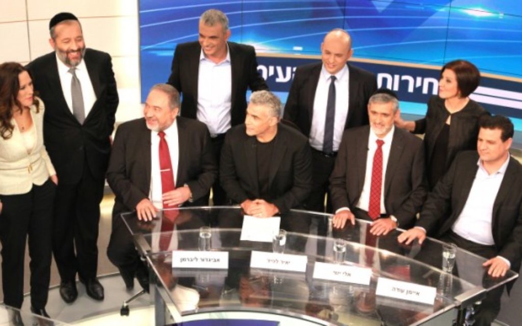 Le ministre des Affaires étrangères et chef du parti Yisrael Beytenu Avigdor Liberman président (en bas L), Yair Lapid, leader du parti, Yesh Atid, le chef du parti Yahad, Eli Yishai (en bas 2d), leader de la liste arabe combinée, Ayman Odeh (en bas d), leader du parti Meretz Zahava Gal On (supérieure R), leader de l'ultra-orthodoxe parti Shas, Aryeh Deri (supérieure 2d), chef de Habayit Hayehudi (d'accueil juive), le parti, Naftali Bennett (supérieure 2g) et chef de la partie Koulanou Moshe Kahlon (supérieure g) - 26 février 2015. (Crédit : Deuxième chaîne) Le ministre des Affaires étrangères et chef du parti Yisrael Beytenu Avigdor Liberman président (en bas L), Yair Lapid, leader du parti, Yesh Atid, le chef du parti Yahad, Eli Yishai (en bas 2d), leader de la liste arabe combinée, Ayman Odeh (en bas d), leader du parti Meretz Zahava Gal On (supérieure R), leader de l'ultra-orthodoxe parti Shas, Aryeh Deri (supérieure 2d), chef de Habayit Hayehudi (d'accueil juive), le parti, Naftali Bennett (supérieure 2g) et chef de la partie Koulanou Moshe Kahlon (supérieure g) - 26 février 2015. (Crédit : Deuxième chaîne)