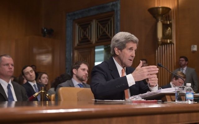 Le secrétaire d'Etat John Kerry témoigne devant le Sénat à Washington, le 24 février 2015 (photo credit: AFP PHOTO/Mandel Ngan)