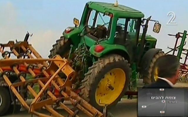 Un tracteur impliqué dans un accident meurtrier en février 2015. Illustration. (Crédit : capture d'écran Deuxième Chaîne)