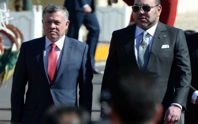 Mohammed VI du Maroc (à gauche) et Abdallah II de Jordanie le 11 mars 2015 au Maroc (Crédit : AFP) Mohammed VI du Maroc (à gauche) et Abdallah II de Jordanie le 11 mars 2015 au Maroc (Crédit : AFP)