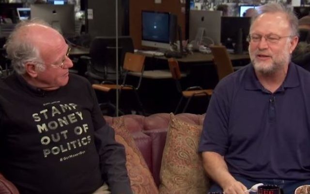 Ben Cohen et Jerry Greenfield discutent du projet d'une glace à la marijuana. (Crédit : capture d'écran Youtube / HuffPost Live)