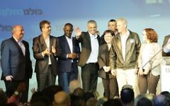 Les partisans du parti politique "Koulanou" dirigé par Moshe Kahlon, le soir des élections générales israéliennes pour le 20e Parlement - 17 mars, 2015. (Crédit : ALONI MOR FLASH90)
