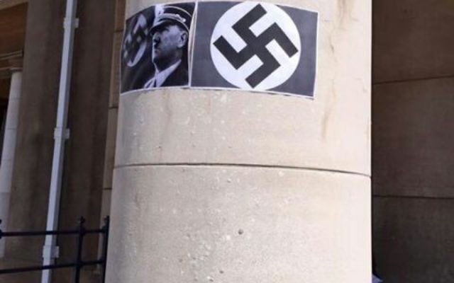 Les images d'une croix gammée et d'Hitler affichée à l'université de Cape Town en Afrique du Sud le 18 mars 2015 (Crédit : Autorisation Saujs Cape Town) Les images d'une croix gammée et d'Hitler affichée à l'université de Cape Town en Afrique du Sud le 18 mars 2015 (Crédit : Autorisation Saujs Cape Town)