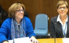Hava Karrie, du Centre de leadership Golda Meir (à gauche) avec la Secrétaire de la Knesset Yardena Meller-Horowitz aux Nations Unies le 11 mars. (Crédit : Cathryn J. Prince/The Times of Israel)