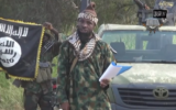 Le chef de Boko Haram, Abubakar Shekau, a assuré être toujours en vie, réfutant l'annonce de sa mort par l'armée nigériane, et diriger un "califat islamique" dans les villes sous son contrôle dans le nord-est du Nigeria, dans une nouvelle vidéo de propagande obtenue jeudi 2 octobre 2014 par l'AFP  (Crédit : Capture d'écran YouTube/AFP)