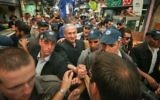 Le  Premier ministre Benjamin Netanyahu lors de sa visite du marché Mahané Yehuda, le 9 mars 2015 (Crédit photo: Flash 90).
