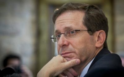 Le leader de l'Union sioniste Isaac Herzog, à Jérusalem, le 24 fevrier 2015 (Crédit photo : Miriam Alster/ Flash 90)