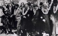 Le rabbin Abraham Joshua Heschel (deuxième à droite), lors de la marche à Selma avec le Révérend Martin Luther King, Jr., Ralph Bunche, le républicain John Lewis, le révérend Fred Shuttlesworth et le révérend CT Vivian. (Crédit : Autorisation de Susannah Heschel)