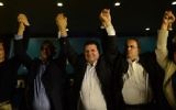 Ayman Odeh (au centre), chef de file de la Liste arabe unie, réagit,  avec les membres de son parti, aux premières estimations au QG de campagne à  Nazareth, le 17 mars 2015 (Crédit photo : Basel Awidat/Flash90).