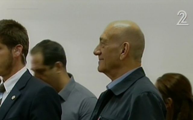 Ehud Olmert au tribunal de Jérusalem le 30 mars 2015 (Capture d'écran: Deuxième chaîne israélienne)