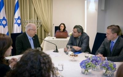 Les représentants du parti Likud rencontrent  Reuven Rivlin, au centre, à la résidence du Président le 22 mars 2015. (Crédit photo: Mark Neyman / GPO)