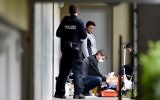 Des experts de la police collectent des preuves dans un complexe d'appartements le 30 avril, 2015 à Oberursel en Allemagne. Les Autorités allemandes disent avoir déjoué une attaque après l'arrestation d'un couple germano-turque  qui avait une bombe et d'autres armes à leur domicile, près de Francfort, ont indiqué des responsables jeudi (Crédit : AFP PHOTO / DPA / BORIS ROESSLER +++ GERMANY OUT)