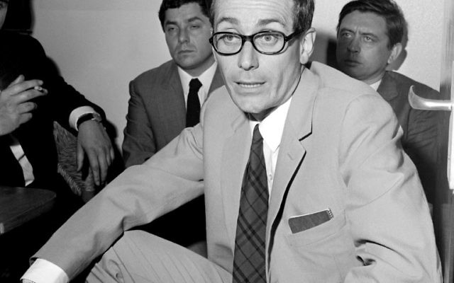 Une photo prise le 13 juillet 1967 montre l'éditeur et l'écrivain français François Maspero donnant une conférence de presse à Paris. Maspero est mort le 11 Avril, 2015 au l'âge de 83 (Crédit : AFP PHOTO) Une photo prise le 13 juillet 1967 montre l'éditeur et l'écrivain français François Maspero donnant une conférence de presse à Paris. Maspero est mort le 11 Avril, 2015 au l'âge de 83 (Crédit : AFP PHOTO)
