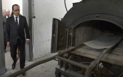 François Hollande à la cérémonie de commémoration de Struthof, le 26 avril 2015. (Crédit : Patrick Hertzog/Pool/AFP/Dossier)