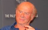 Art Garfunkel en 2013 (Crédit : Adam Schartoff / CC BY 2.0)