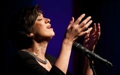 La chanteuse yiddish Bente Kahan. (Crédit : Autorisation)