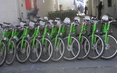 Une rangée de vélos Tel O fun - (Crédit : Melanie Lidman / Times of Israël)