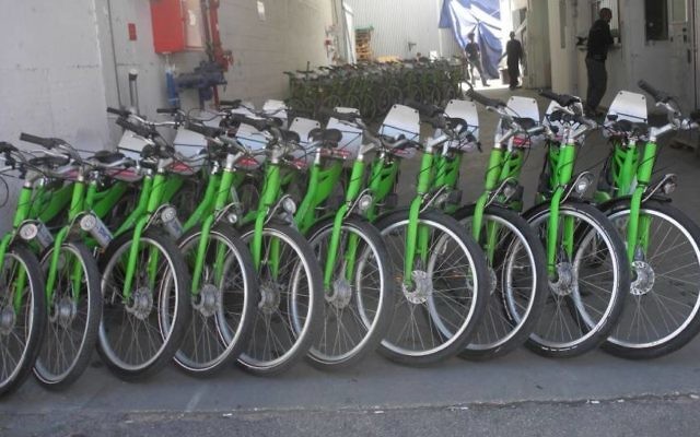 Une rangée de vélos Tel O fun - (Crédit : Melanie Lidman / Times of Israël)