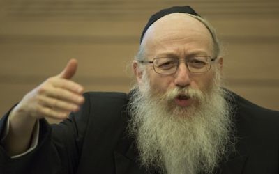 Yaakov Litzman, député du parti Yahadout HaTorah, à la Knesset, le 15 septembre 2014 (Crédit : Noam Revkin Fenton/Flash90)