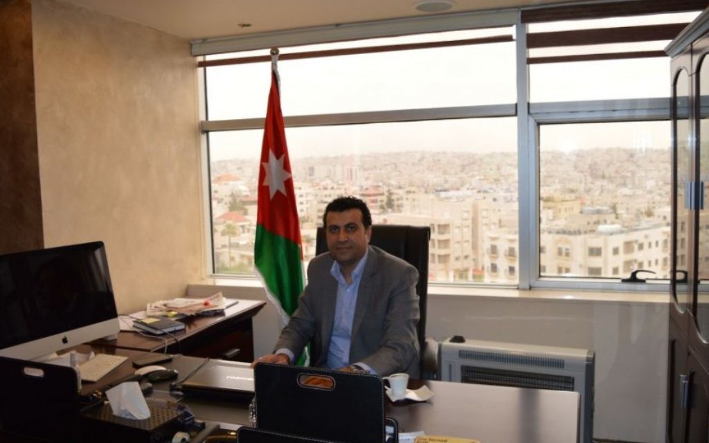 Le docteur Abdallah Swalha dans son bureau du Centre d'études sur Israël, à Amman, le 29 mars 2015 (Crédit photo: Avi Lewis / Times of Israel) Le docteur Abdallah Swalha dans son bureau du Centre d'études sur Israël, à Amman, le 29 mars 2015 (Crédit photo: Avi Lewis / Times of Israel)