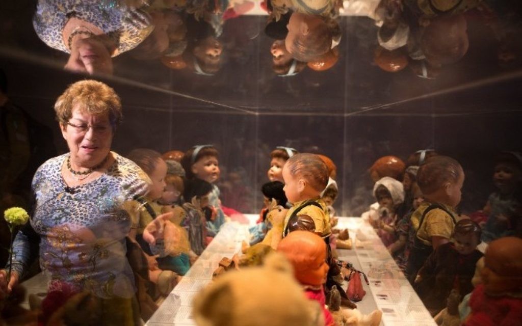 Exposition sur l'enfance pendant la Shoah - 13 avril 2015 (Crédit : AFP)