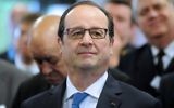 Le président français François Hollande le 30 avril 2015 lors d'une visite au centre de formation maritime de l'emploi de l'industrie du lycée Vauban au "Campus des Métiers et des qualifications des Industries de la mer" à Brest (Crédit : AFP PHOTO FRED TANNEAU)