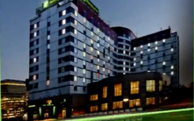 Capture d'écran de l'hôtel Lesnaya à Moscou (Crédit : yotube)