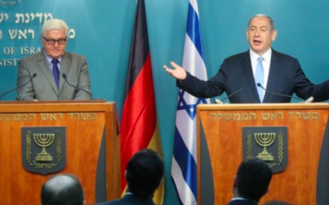 Benjamin Netanyahu (d) à une conférence de presse avec le ministre des Affaires étrangers allemand Frank-Walter Steinmeier à Jerusalem 31 mai 2015. (Crédit : Marc Israel Sellem/POOL/FLASH90)