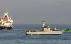 Les forces navales de l'armée israélienne arrêtant les navires de la flottille d'aide pour Gaza en provenance de la Turquie en 2010 (Crédit : Moti Milrod / Pool / Flash90)