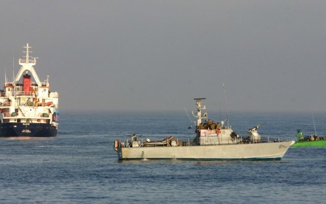 Les forces navales de l'armée israélienne arrêtant les navires de la flottille d'aide pour Gaza en provenance de la Turquie en 2010 (Crédit : Moti Milrod / Pool / Flash90) Les forces navales de l'armée israélienne arrêtant les navires de la flottille d'aide pour Gaza en provenance de la Turquie en 2010 (Crédit : Moti Milrod / Pool / Flash90)
