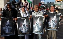 Manifestation palestinienne commémorant le 67e anniversaire de la "Nakba", à Rafah dans le sud de la bande de Gaza, le 14 mai 2015. (Crédit : Abed Rahim Khatib/Flash90)