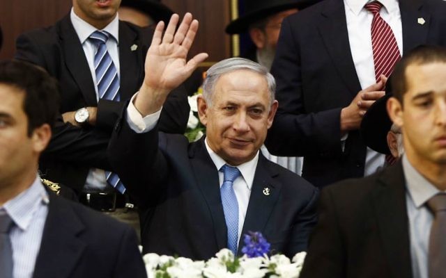 Benjamin Netanyahu à la cérémonie à Ammunition Hill le jour du 48e Yom Yeroushalayim - 17 mai 2015 (crédit : Yonatan SIndel/Flash90)