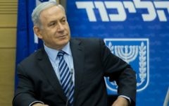 Benjamin Netanyahu à une réunion du Likud - 18 mai 2015 (Crédit : Yonatan Sindel/Flash90)