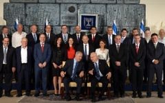 Le nouveau gouvernement d'Israël à la résidence du Président, le 19 mai 2015 (Crédit : Avi Ohayon / GPO)