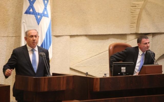 Le Premier ministre Benjamin Netanyahu présente son nouveau cabinet lors d'une cérémonie à la Knesset - le jeudi 14 mai 2015 (Crédit : porte-parole de la Knesset)