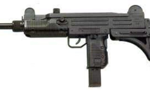 Le pistolet-mitrailleur Uzi (Crédit : Wikimedia Commons) Le pistolet-mitrailleur Uzi (Crédit : Wikimedia Commons)