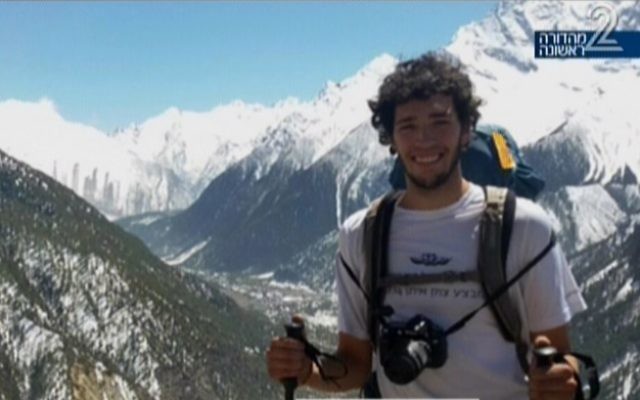 Or Asraf dans l'Himalaya (Crédit : Capture d'écran Deuxième chaîne via Facebook)