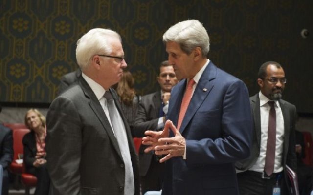 Vitaly Churkin (à gauche) s'entretient avec John Kerry au siège de l'ONU, à New York, le 19 septembre 2014.(Crédit photo: ONU / Eskinder Debebe) Vitaly Churkin (à gauche) s'entretient avec John Kerry au siège de l'ONU, à New York, le 19 septembre 2014.(Crédit photo: ONU / Eskinder Debebe)
