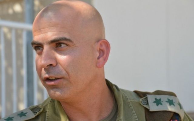 Le colonel Ghassan Alian lors d'une patrouille près de la ville de Jénine en Cisjordanie le 30 juillet 2013 (Crédit : Yossi Zeliger / Flash90)