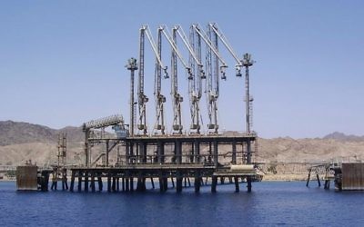 Un terminal pétrolier de l'Eilat Ashkelon Pipeline Company à Eilat (CC BY 2.5 / Pikiwikisrael)