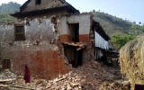 Une maison au Népal, après le tremblement de terre  (Crédit : Tevel b’Tzedek)
